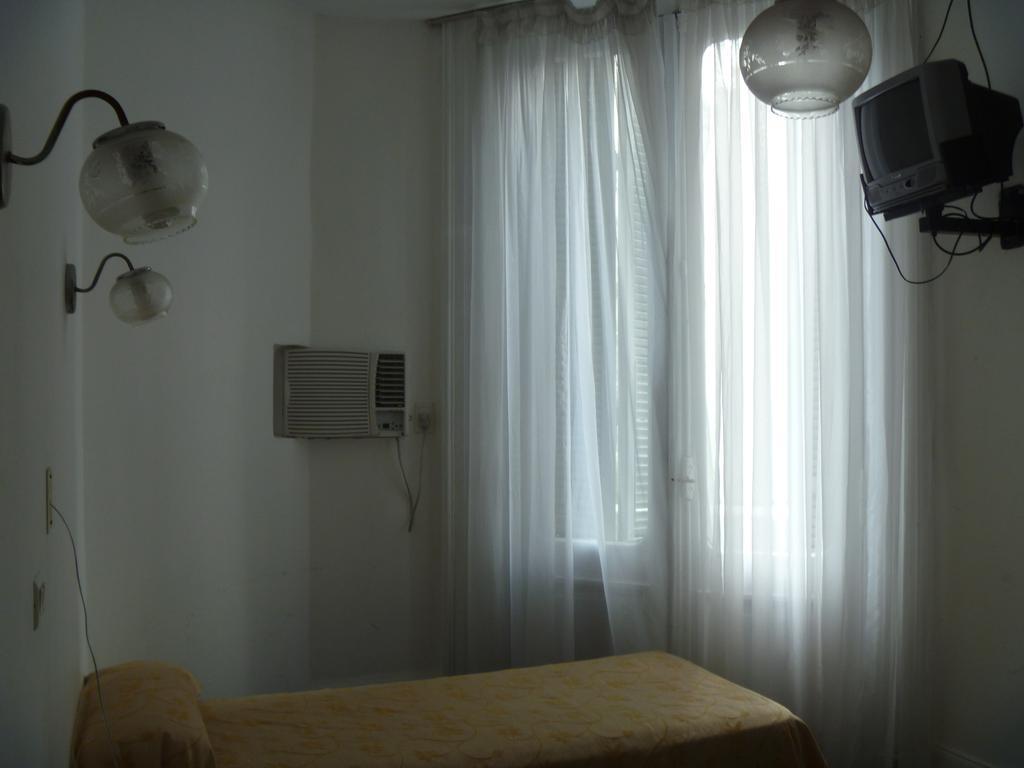 Hotel Turista Buenos Aires Luaran gambar
